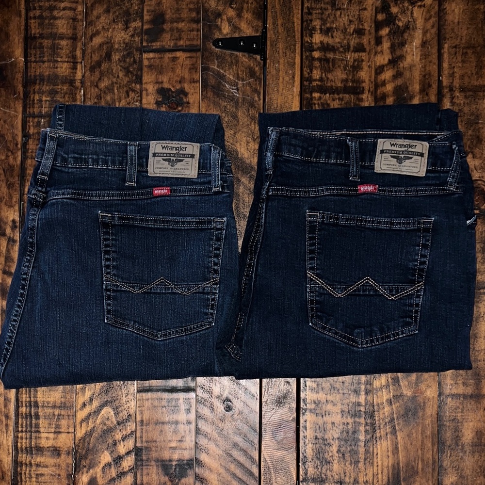 Wrangler Men's Deep Indigo Relaxed Jeans